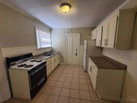 Kitchen - 1030 Schiff, Cincinnati, OH 45205 photo 1 of 5