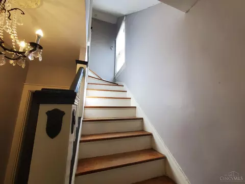 Entry Way - 1030 Schiff, Cincinnati, OH 45205 photo 2 of 3