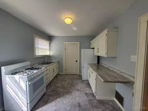 Kitchen - 1030 Schiff, Cincinnati, OH 45205 photo 4 of 5