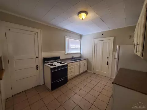 Kitchen - 1030 Schiff, Cincinnati, OH 45205 photo 2 of 5