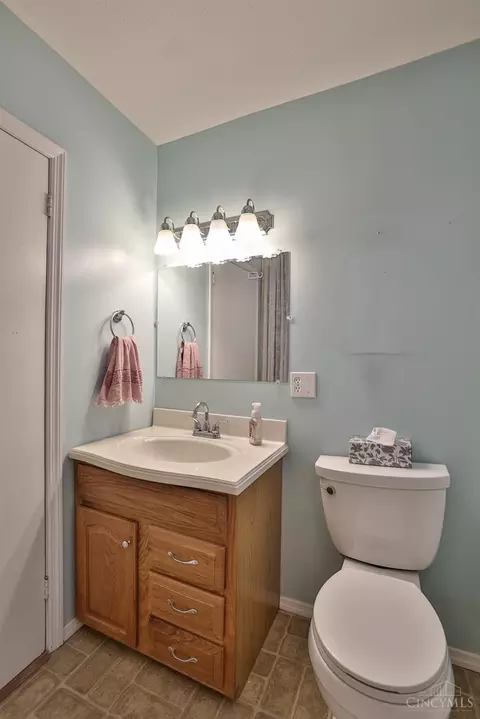 Bath - 23 Sheehan Ave, Cincinnati, OH 45216 photo 2 of 2