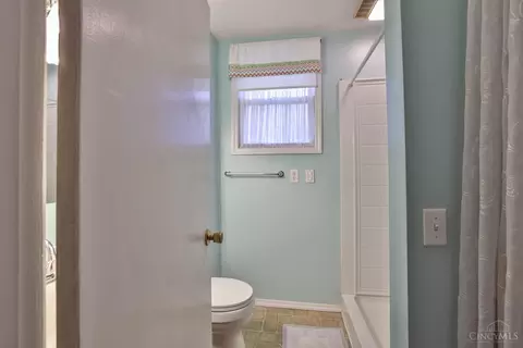 Bath - 23 Sheehan Ave, Cincinnati, OH 45216 photo 1 of 2
