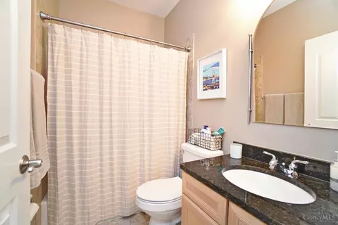 Bath - 1119 Wareham Dr, Cincinnati, OH 45202 photo 2 of 6