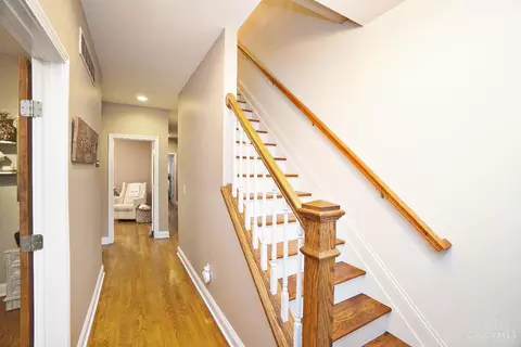 Entry Way - 1119 Wareham Dr, Cincinnati, OH 45202 photo 2 of 2