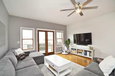 Living - 1119 Wareham Dr, Cincinnati, OH 45202 photo 2 of 3