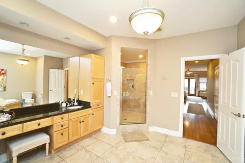 Bath - 1119 Wareham Dr, Cincinnati, OH 45202 photo 5 of 6