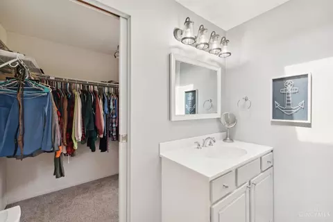 Bath - 580 Chicory Ln, Cincinnati, OH 45244 photo 2 of 4