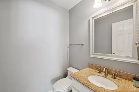 Bath - 580 Chicory Ln, Cincinnati, OH 45244 photo 4 of 4