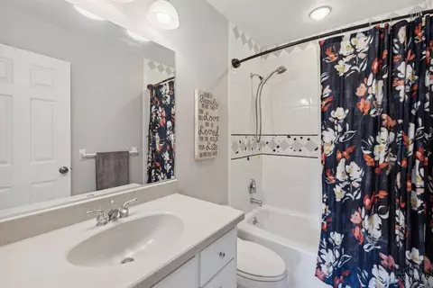 Bath - 580 Chicory Ln, Cincinnati, OH 45244 photo 3 of 4