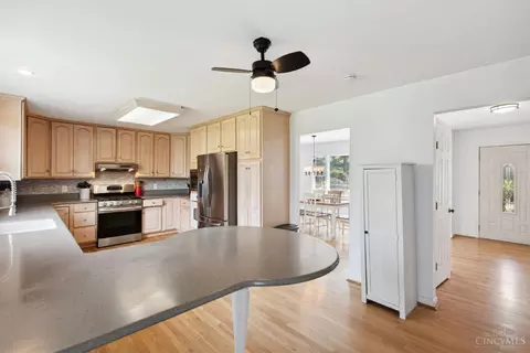 Kitchen - 580 Chicory Ln, Cincinnati, OH 45244 photo 3 of 5