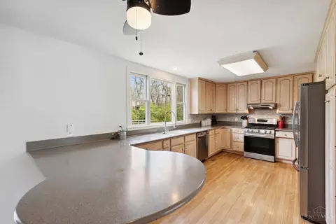 Kitchen - 580 Chicory Ln, Cincinnati, OH 45244 photo 5 of 5