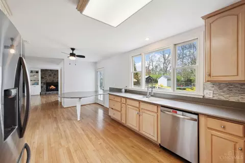 Kitchen - 580 Chicory Ln, Cincinnati, OH 45244 photo 4 of 5