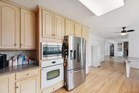 Kitchen - 580 Chicory Ln, Cincinnati, OH 45244 photo 2 of 5