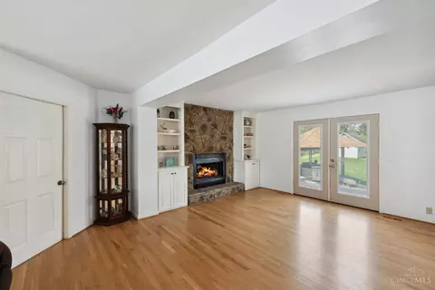Living - 580 Chicory Ln, Cincinnati, OH 45244 photo 4 of 8
