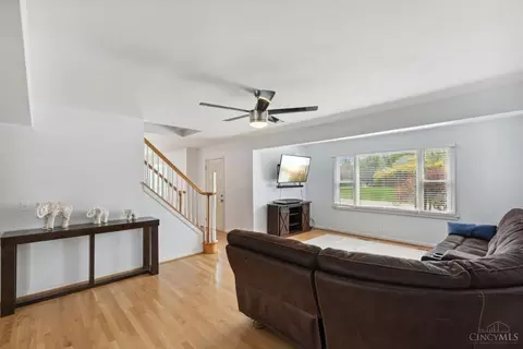 Living - 580 Chicory Ln, Cincinnati, OH 45244 photo 2 of 8