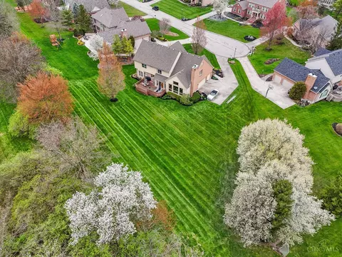 Exterior - 8165 Startinggate Ln, Cincinnati, OH 45249 photo 2 of 11