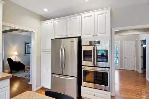 Kitchen - 8165 Startinggate Ln, Cincinnati, OH 45249 photo 7 of 9