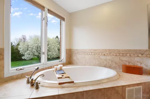 Bath - 8165 Startinggate Ln, Cincinnati, OH 45249 photo 4 of 11