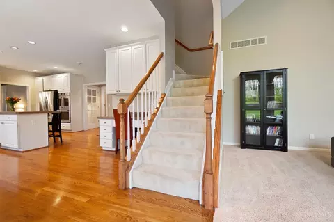 Entry Way - 8165 Startinggate Ln, Cincinnati, OH 45249 photo 3 of 4