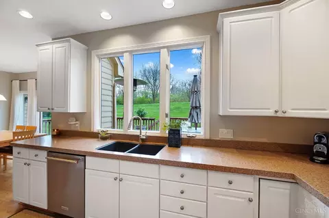 Kitchen - 8165 Startinggate Ln, Cincinnati, OH 45249 photo 6 of 9