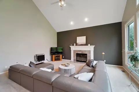 Living - 8165 Startinggate Ln, Cincinnati, OH 45249 photo 5 of 7