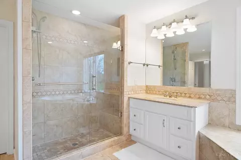 Bath - 8165 Startinggate Ln, Cincinnati, OH 45249 photo 6 of 11