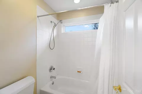 Bath - 8165 Startinggate Ln, Cincinnati, OH 45249 photo 9 of 11