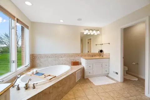 Bath - 8165 Startinggate Ln, Cincinnati, OH 45249 photo 5 of 11