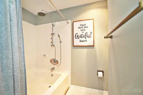 Bath - 1223 Chevington Ct, Centerville, OH 45459 photo 4 of 5