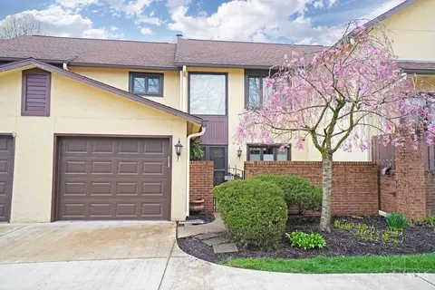 1223 Chevington Ct, Centerville, OH 45459