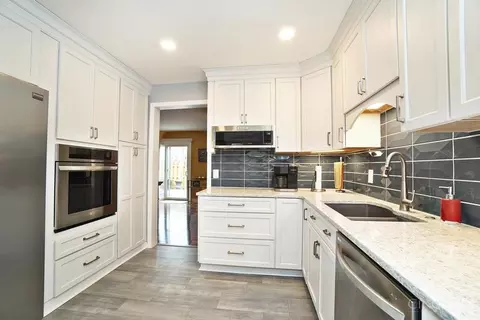 Kitchen - 1223 Chevington Ct, Centerville, OH 45459 photo 2 of 7
