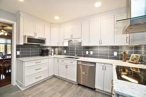 Kitchen - 1223 Chevington Ct, Centerville, OH 45459 photo 3 of 7