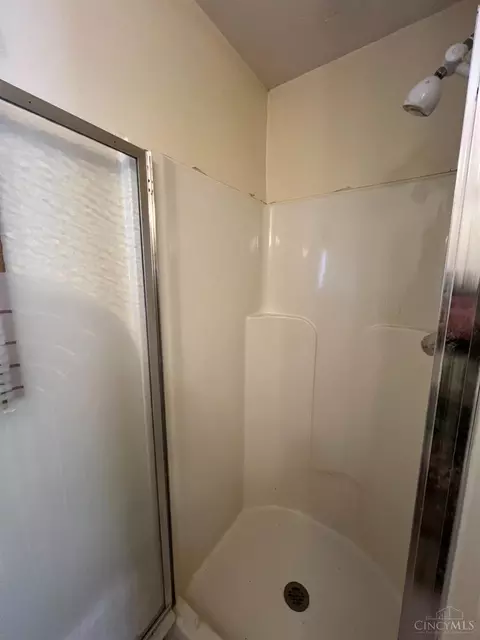 Bath - 3637 Ault Park Ave, Cincinnati, OH 45208 photo 2 of 3