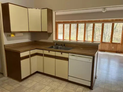 Kitchen - 3637 Ault Park Ave, Cincinnati, OH 45208 photo 5 of 8