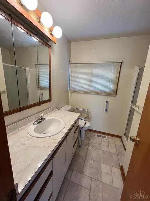Bath - 3637 Ault Park Ave, Cincinnati, OH 45208 photo 1 of 3