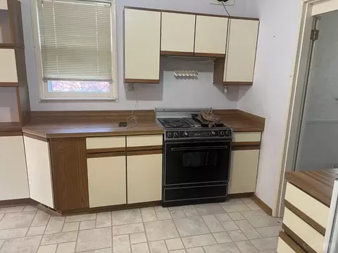 Kitchen - 3637 Ault Park Ave, Cincinnati, OH 45208 photo 1 of 8