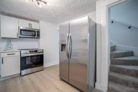 Kitchen - 4407 Whetsel Ave, Cincinnati, OH 45227 photo 2 of 4