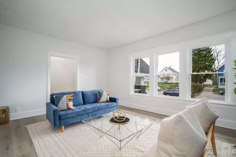 Living - 4407 Whetsel Ave, Cincinnati, OH 45227 photo 2 of 2