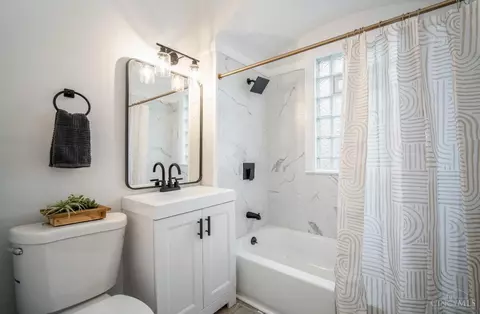 Bath - 4407 Whetsel Ave, Cincinnati, OH 45227 photo 1 of 3