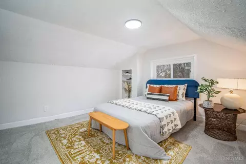 Bedroom - 4407 Whetsel Ave, Cincinnati, OH 45227 photo 5 of 8