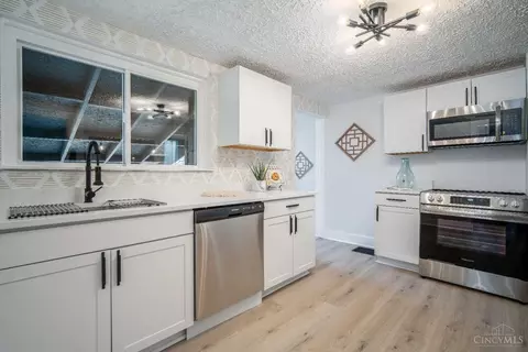 Kitchen - 4407 Whetsel Ave, Cincinnati, OH 45227 photo 1 of 4