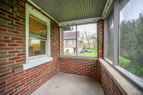 Exterior - 854 N Bend Rd, Cincinnati, OH 45224 photo 13 of 18