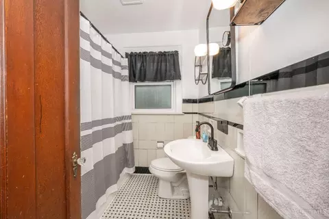 Bath - 854 N Bend Rd, Cincinnati, OH 45224 photo 1 of 2
