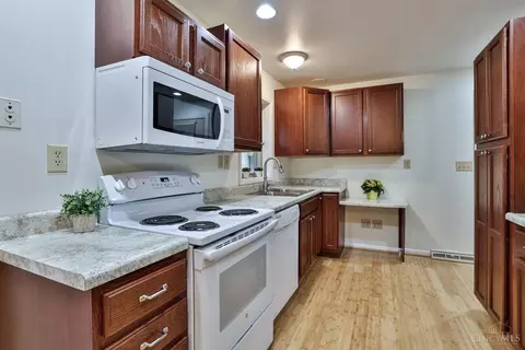 Kitchen - 4630 Miller Rd, Blue Ash, OH 45242 photo 6 of 7