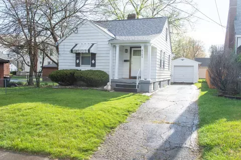 8106 Lake Ave, Deer Park, OH 45236