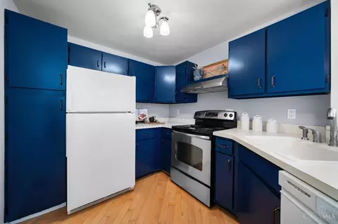 Kitchen - 1041 St Gregory St #4, Cincinnati, OH 45202 photo 3 of 5