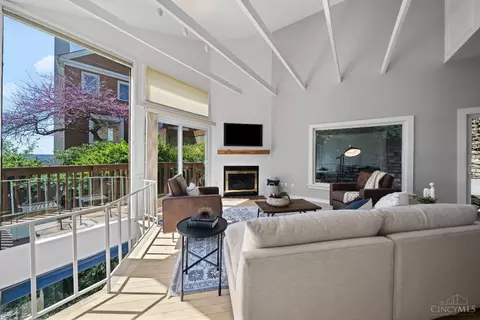 Living - 1041 St Gregory St #4, Cincinnati, OH 45202 photo 3 of 6
