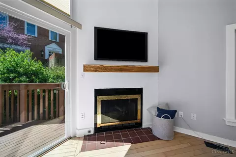 Living - 1041 St Gregory St #4, Cincinnati, OH 45202 photo 6 of 6