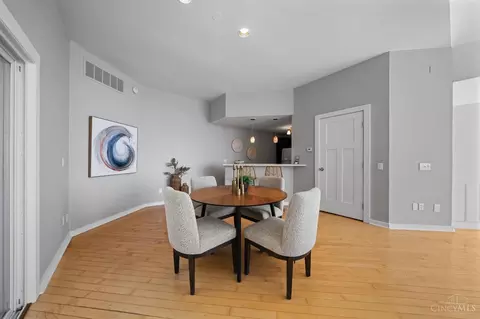 Dining - 1041 St Gregory St #4, Cincinnati, OH 45202 photo 2 of 4