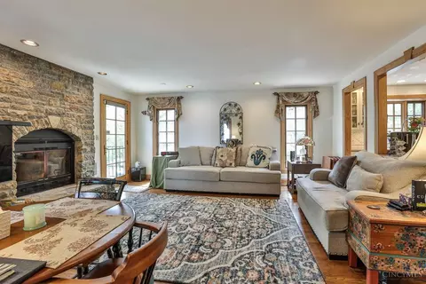 Living - 4450 Miami Rd, Cincinnati, OH 45243 photo 4 of 16